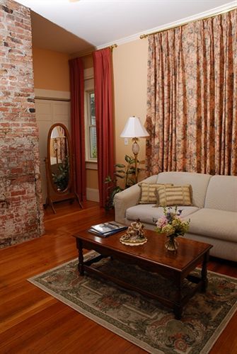 The Spring Seasons Inn Newport Kulesi Dış mekan fotoğraf